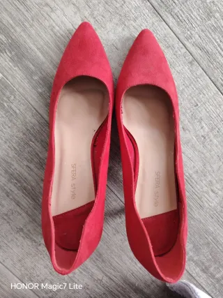 Zapatos de tacón rojos