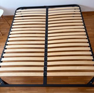 Somier con patas 150cm casi sin uso