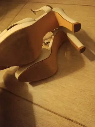 Sandalias de tacón beige