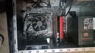 Torre PC Lenovo Negra y Roja