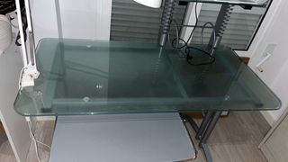 Mesa escritorio cristal y silla