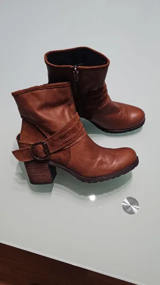 Botines piel marrón hebilla