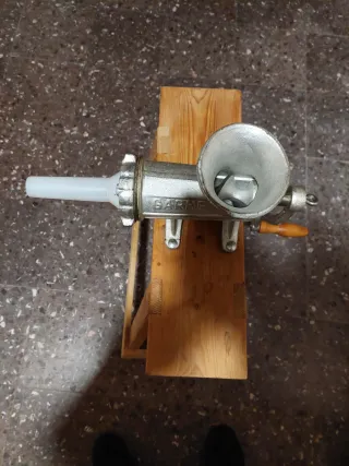 Picadora de carne GARHE 22 con caballete de soport