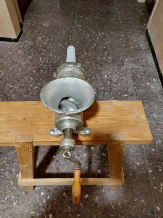 Picadora de carne GARHE 22 con caballete de soport