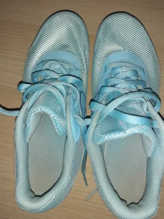 Zapatillas atletismo clavos azules