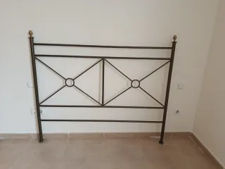 Cabecero de forja negro y dorado