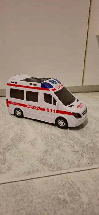 Ambulanza giocattolo con luci e suoni