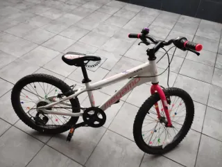 Bicicleta niña blanca y rosa