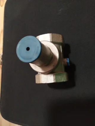 Regulador de presión de agua marca Genebre 2 PN25