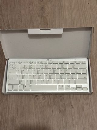 Teclado Bluetooth Trust Nado Inalámbrico