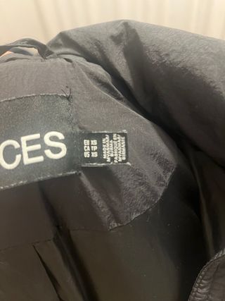 Cazadora negra con capucha talla XS