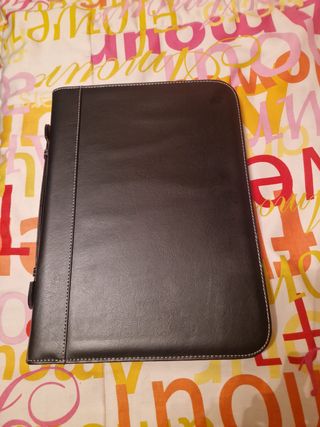 Carpeta ejecutiva con calculadora