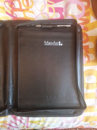 Carpeta ejecutiva con calculadora