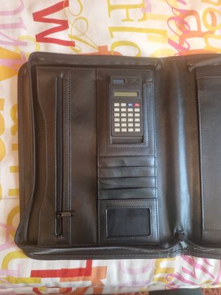 Carpeta ejecutiva con calculadora