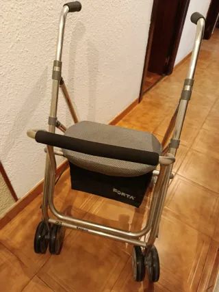 Andador adulto con asiento y cesta plegable