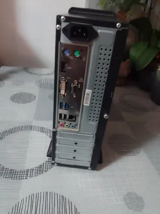 PC Slim ASUS A4 Negro