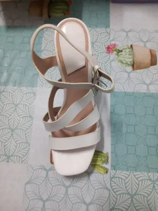 Sandalias de cuña blancas para mujer