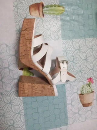 Sandalias de cuña blancas para mujer