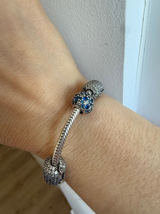 Pulsera Pandora con 6 charms y kit