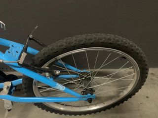 Bicicleta infantil azul. Se utilizó muy poco.