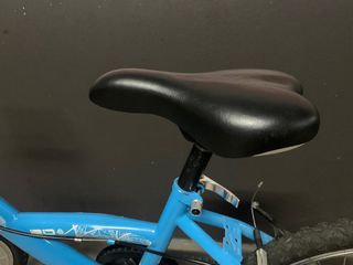 Bicicleta infantil azul. Se utilizó muy poco.