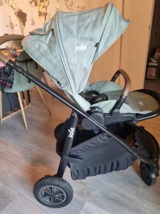 Carrito Joie bebé color verde