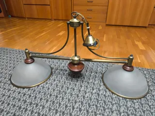 Lámpara tipo billar de metal y madera