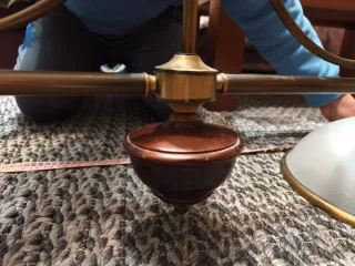 Lámpara tipo billar de metal y madera