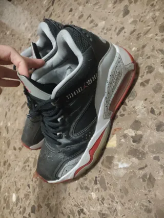 Jordan Zapatillas Negras y Rojas