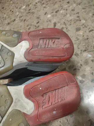 Jordan Zapatillas Negras y Rojas