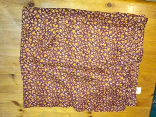 Pañuelo flores granate y naranja