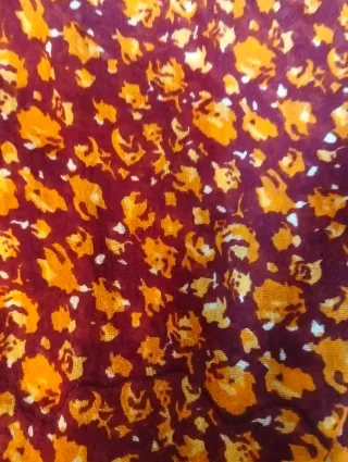 Pañuelo flores granate y naranja