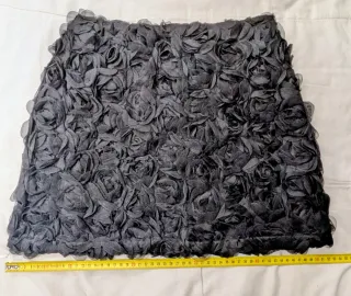 Falda negra con rosas