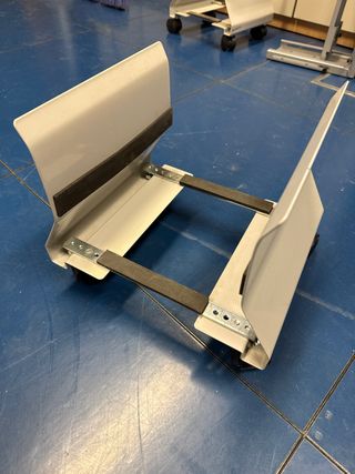 Soporte Torre PC con Ruedas dispongo de 2 U a 10€