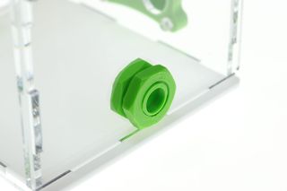 Arena acrílica 100x100mm con bebedero