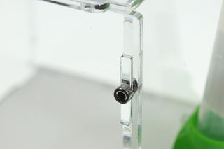 Arena acrílica 100x100mm con bebedero