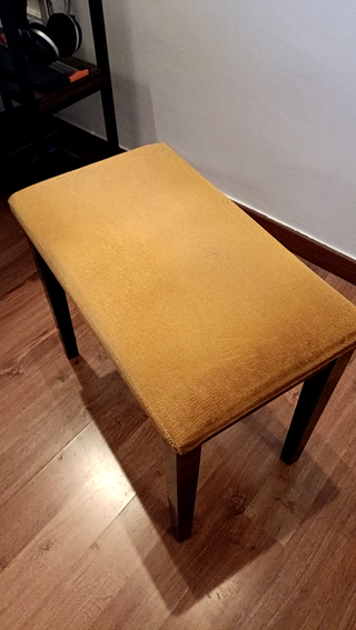 Banqueta Piano Tapizada Mostaza + Madera Oscura