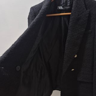 Chaqueta cruzada Zara negra botones dorados