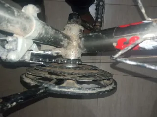 Bicicleta de montaña pedales no funcionan.