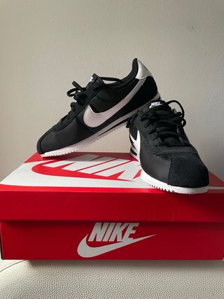 Zapatillas Nike Cortez Negras y Blancas