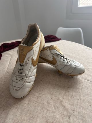 Nike Tiempo R10 Oro Blanco Talla 42