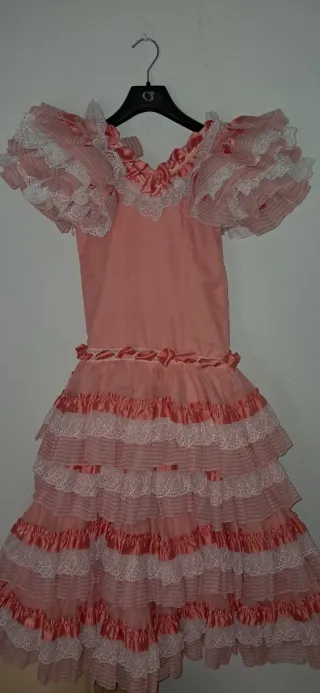 Traje de flamenca rosa volantes