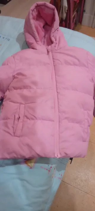 Abrigo rosa niña con capucha