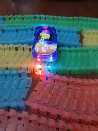 Pista de coches de juguete multicolor