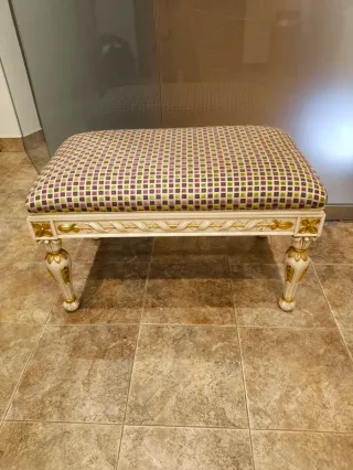 Taburete estilo barroco tapizado