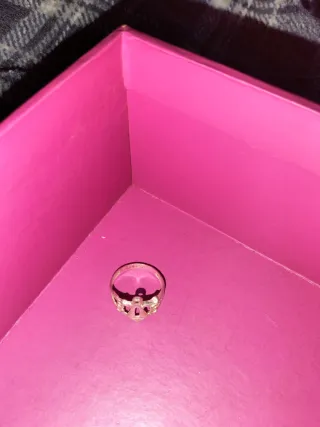 Anillo de plata con diseño de la virgen de Covadon