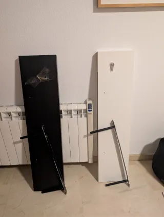 Baldas flotantes Ikea Negra y Blanca