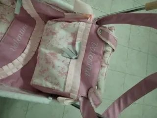 Carro de muñecas rosa con capota