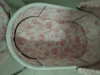 Carro de muñecas rosa con capota