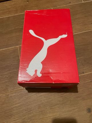 Zapatillas Puma Negras y Plateadas